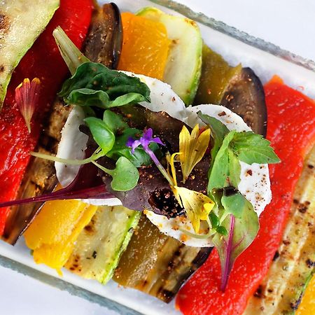 Sun City Hotel - The Gabriel Кайро Екстериор снимка A grilled vegetable salad