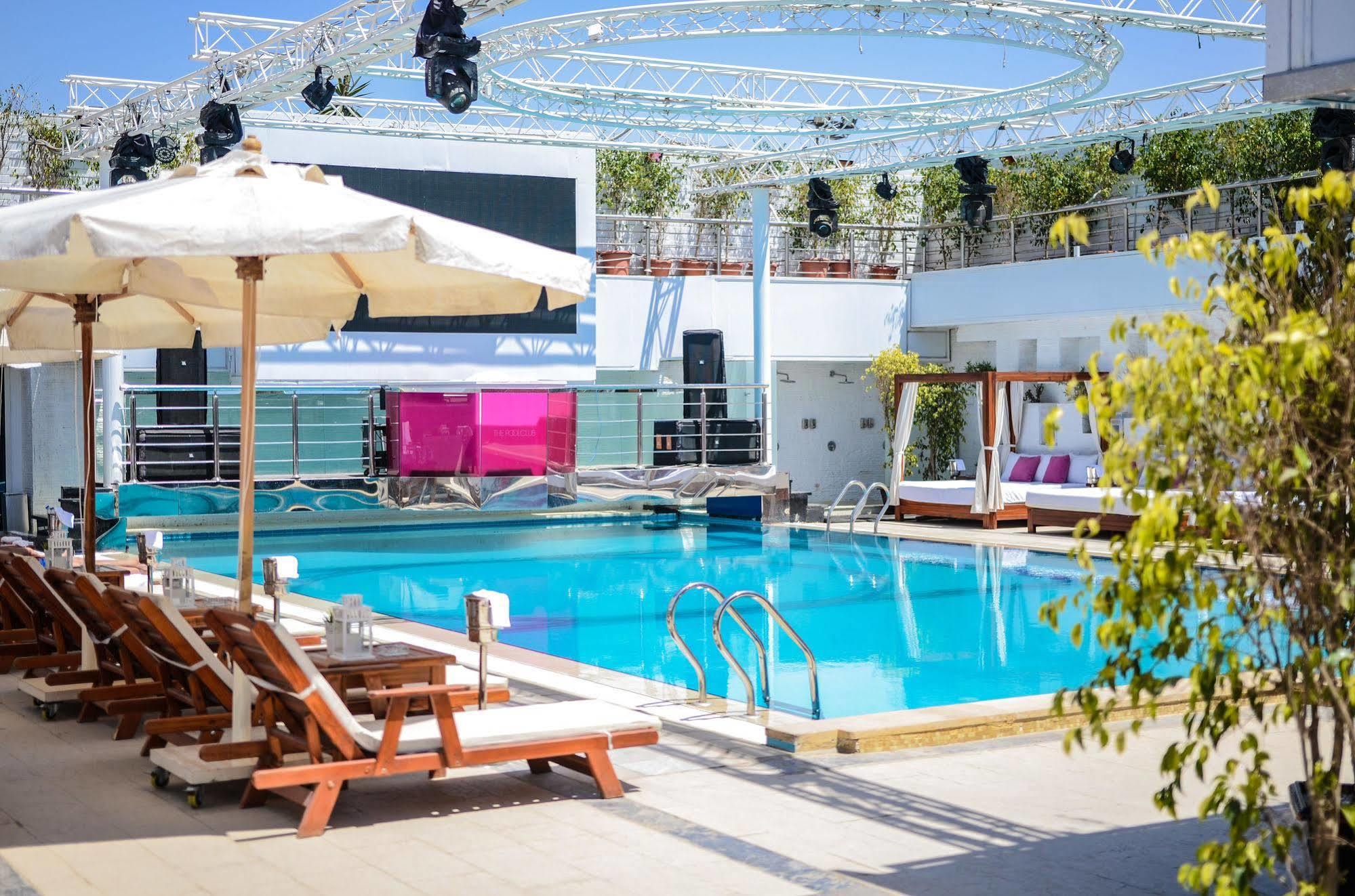 Sun City Hotel - The Gabriel Кайро Екстериор снимка The pool at the nightclub